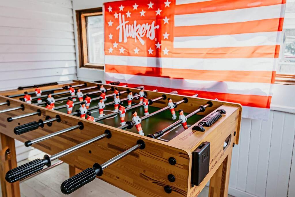 Huskers - Foosball - Billiards - Sun Porch Villa Lincoln Exterior photo