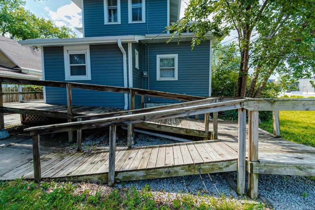 Huskers - Foosball - Billiards - Sun Porch Villa Lincoln Exterior photo